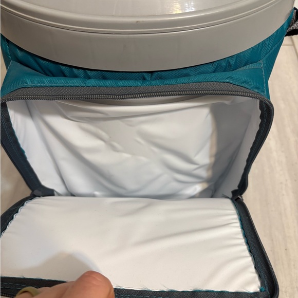 Vintage Budweiser Chest Cooler Retro Bright Colors Portable - Good Condition - Picture 4 of 16